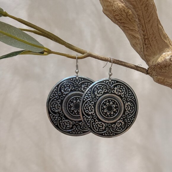 VINTAGE SILVER / BLACK EARRINGS - Picture 1 of 3